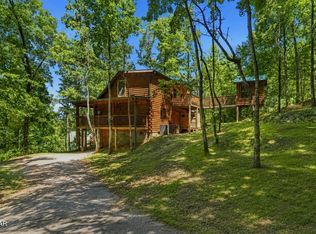 1824 Rhododendron Ln, Sevierville, TN 37876