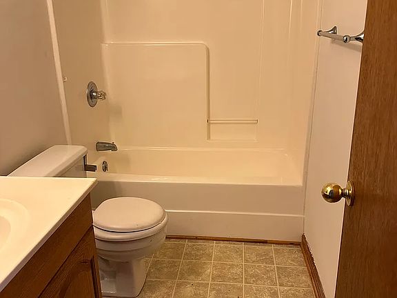 Main level full bath
