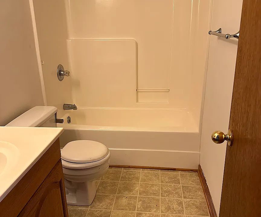 Main level full bath