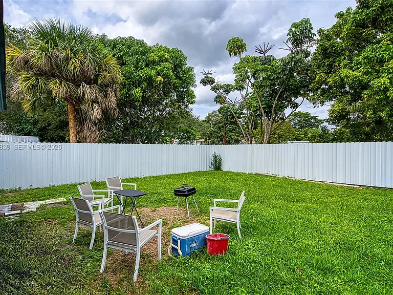 644 SW 7th Ct — Photo 43