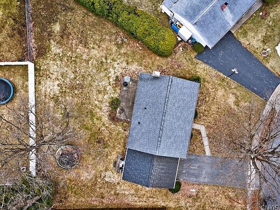 2nd image of 1712 Lincoln Ln