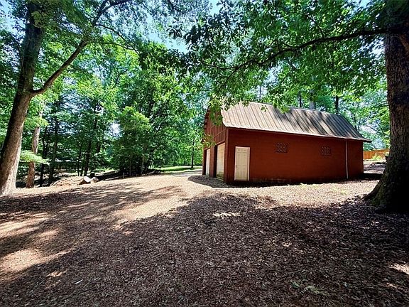 4th image of 322 Elclay Dr