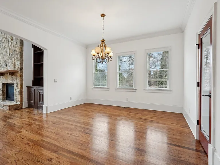 343 Summer Garden Dr — Photo 17