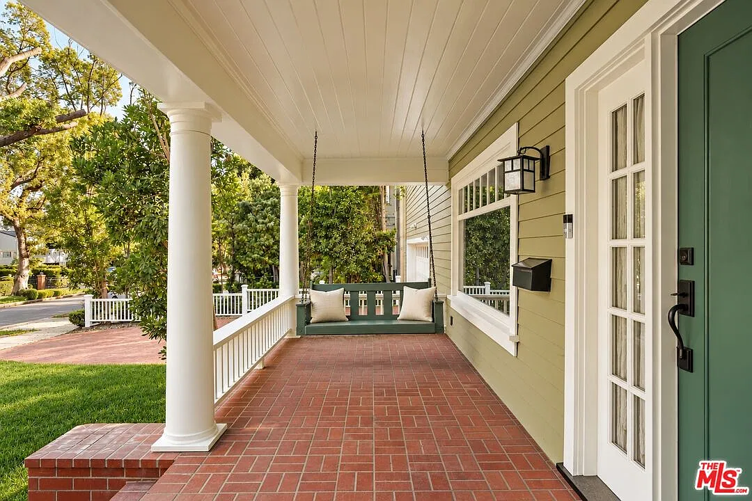 5 bed, 5.5 bath, 3770 sqft, $18,995 — Photo 2