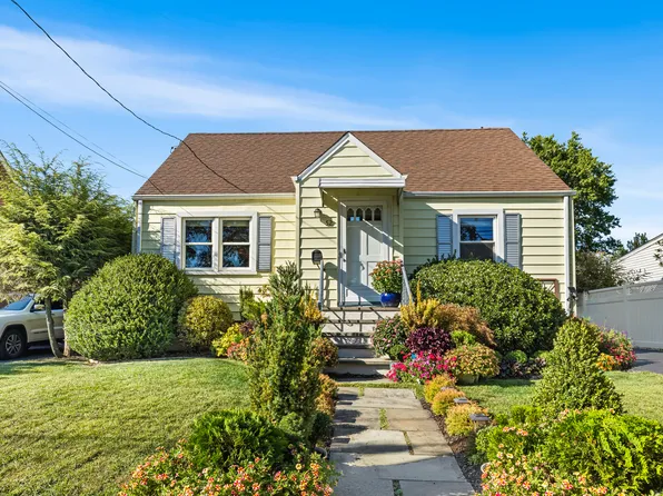 52 Sachem Place, Stamford, CT 06902