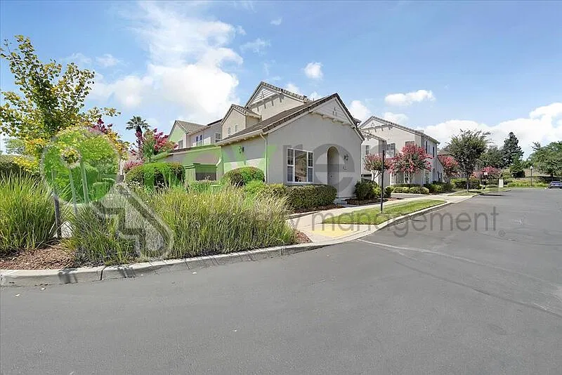 6123 Rolkingham Ln