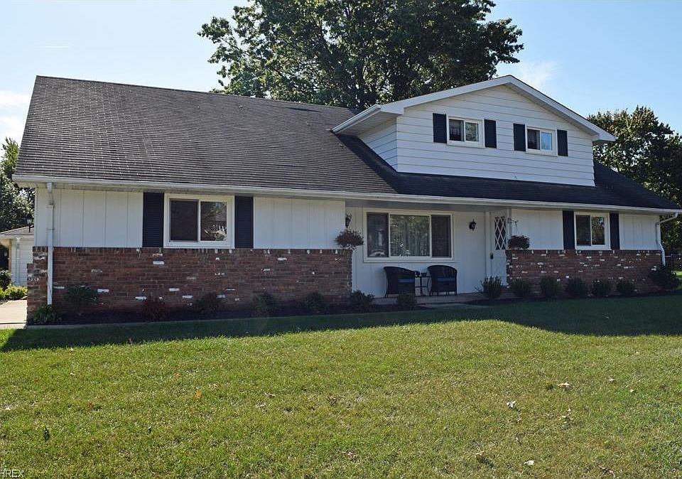 1st image of 1940 Garden Dr