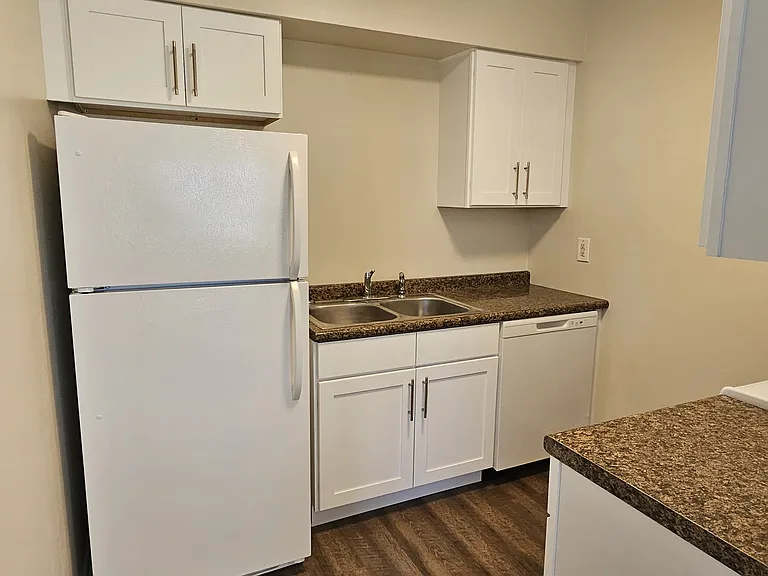 3380 Brunnerdale Ave NW #3 — Photo 2