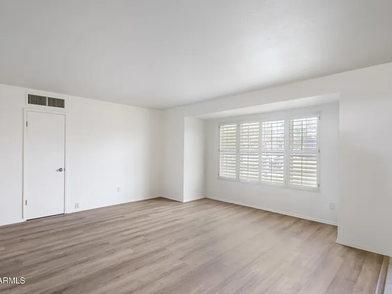 5742 N 12th Pl — Photo 11