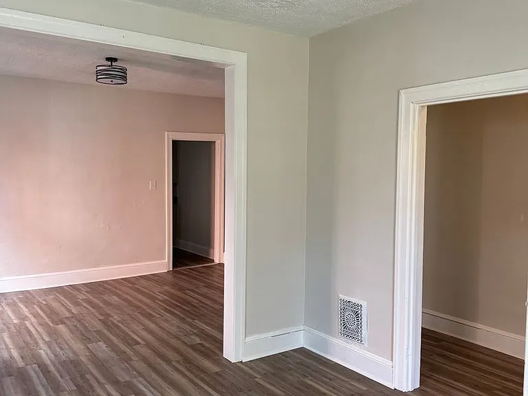 216-218 Westside Ave — Photo 2