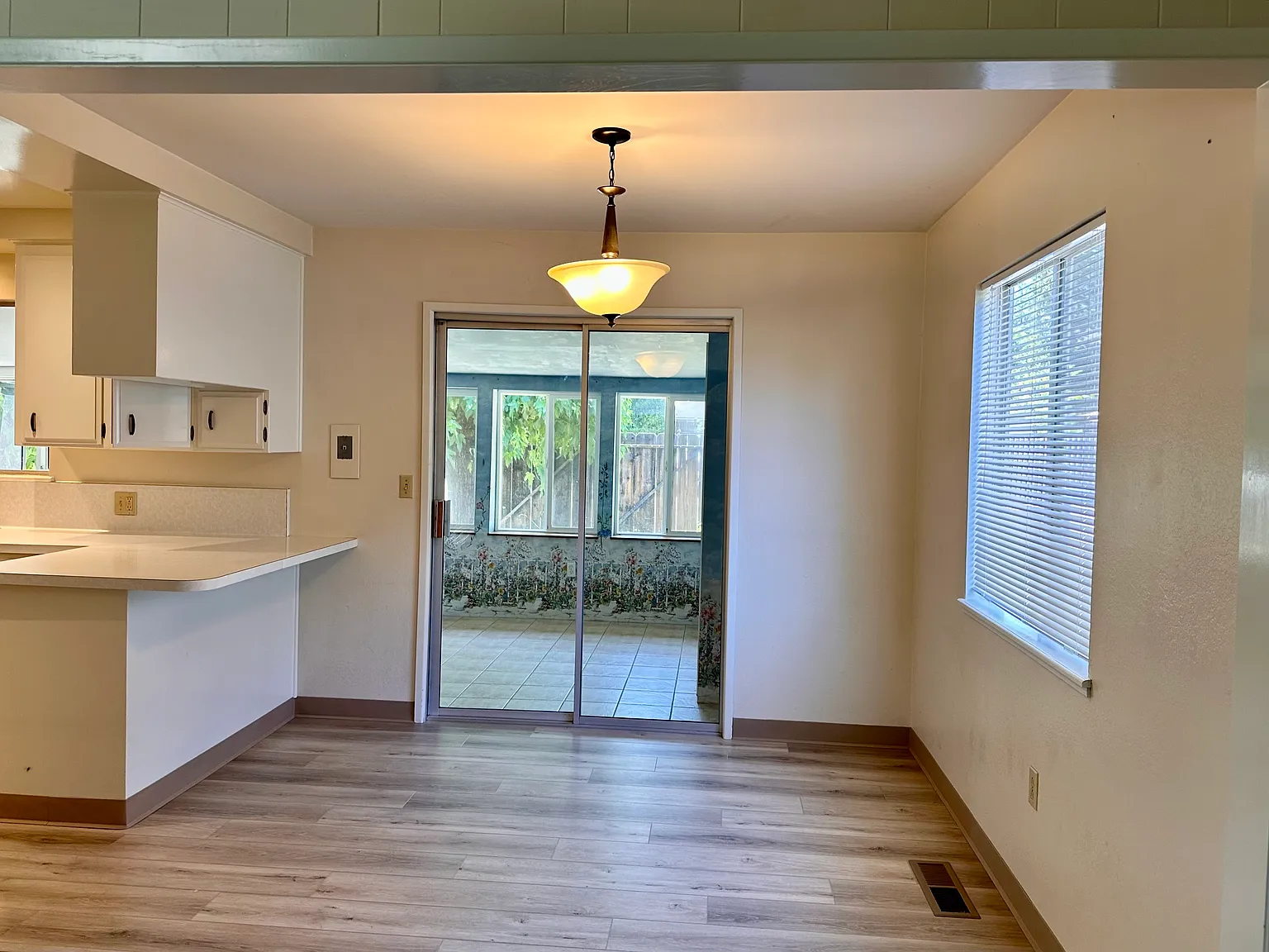 3 bed, 1260 sqft, $3,500 — Photo 4