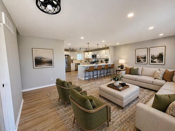 3rd image of 601 N Holly Ln