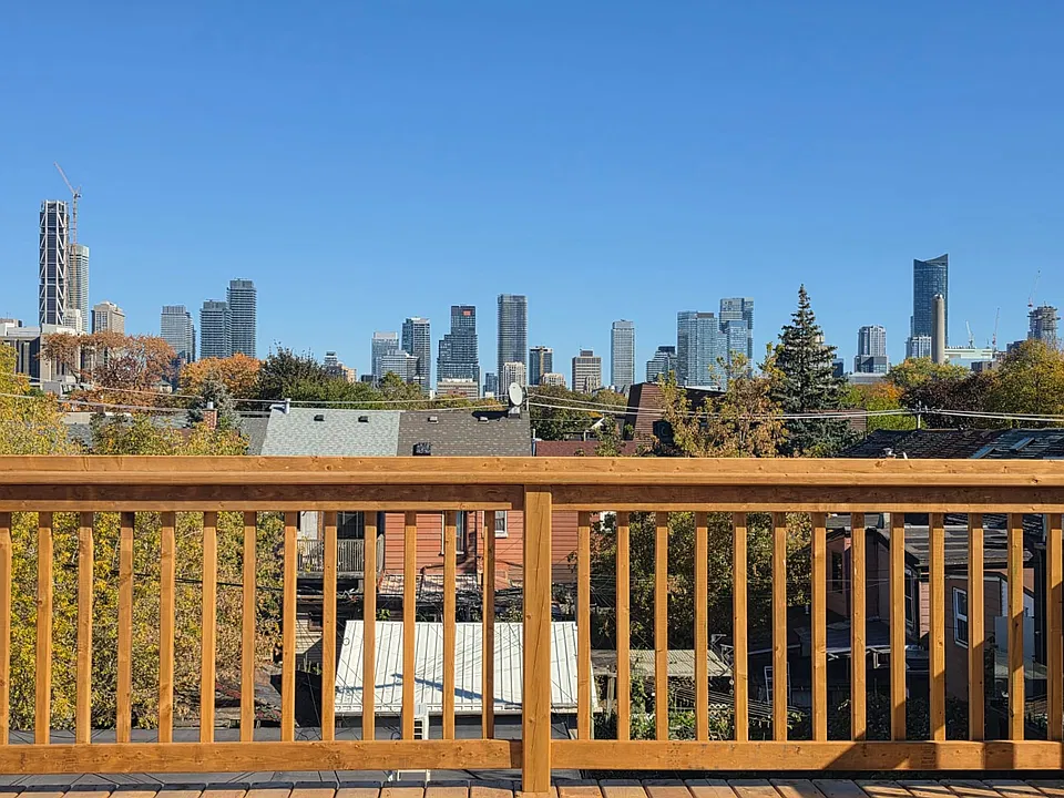 627 Bathurst St #2