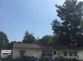 96 Elderberry Dr, Levittown, PA 19054