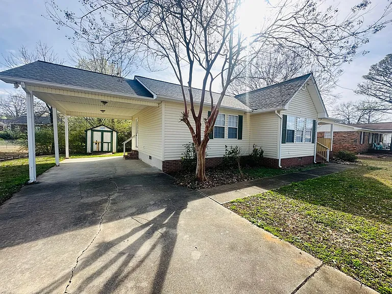 2102 Harrell Dr — Photo 2
