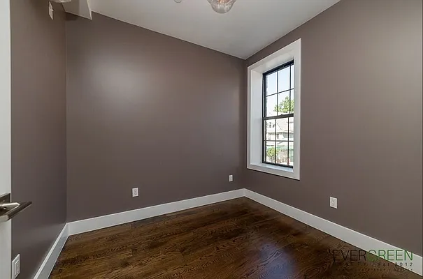 Rented by Evergreen Apartments BK | media 5