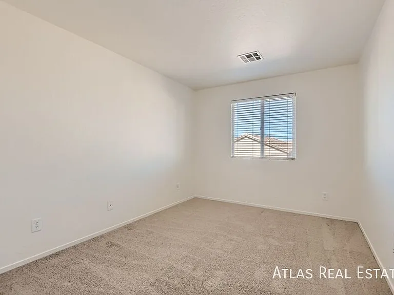 2692 Niddrie Ave — Photo 6