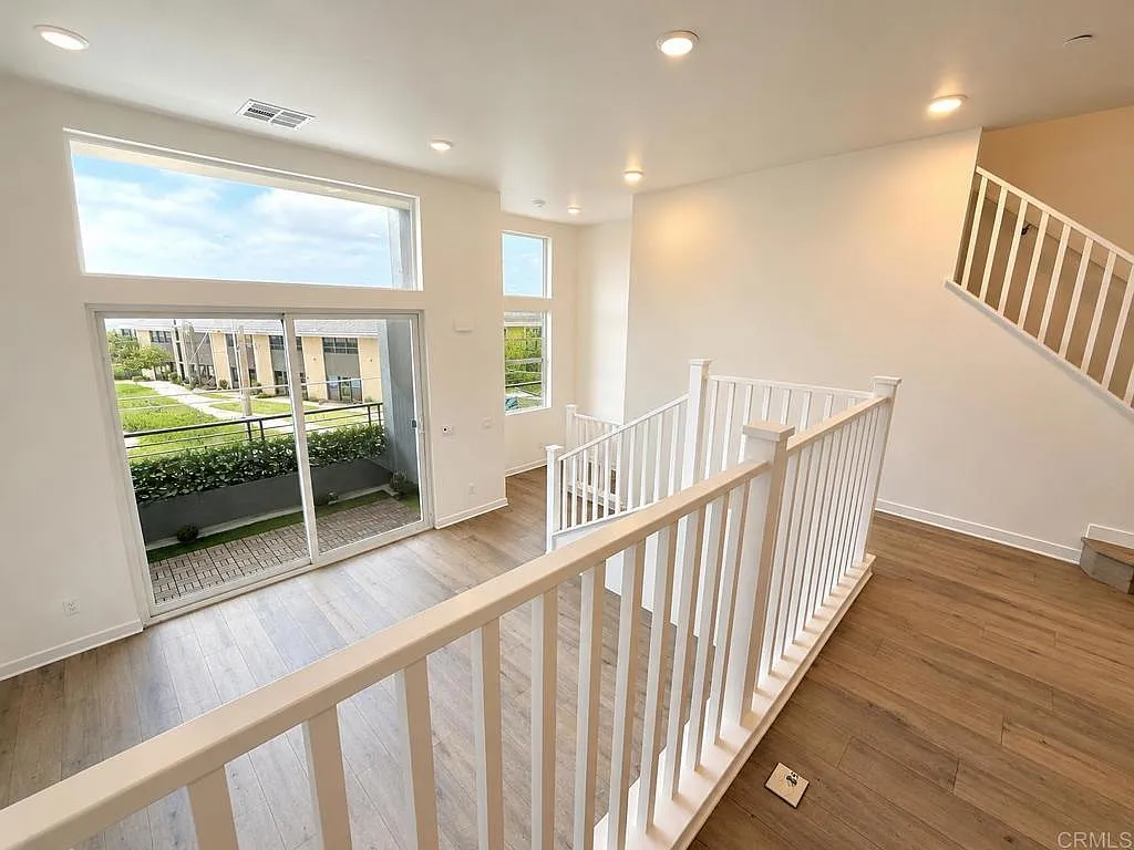 4 bed, 3.5 bath, 1853 sqft, $5,300 — Photo 2