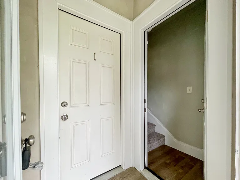 113 E 39th St #2 — Photo 5