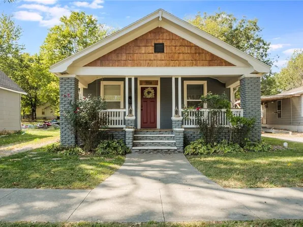 714 10th St, Osawatomie, KS 66064