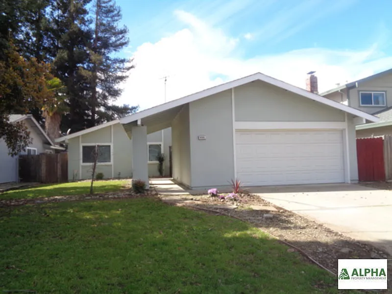 3 bed, 1200 sqft, $2,550 — Photo 2
