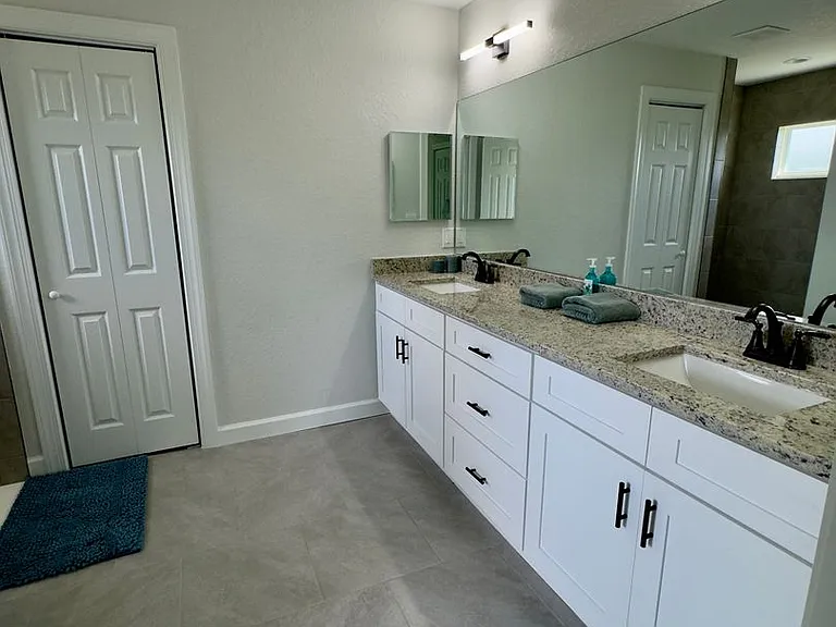 2575 SE 75th Blvd — Photo 3