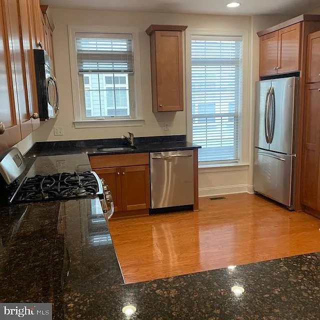 3 bed, 2.5 bath, 1422 sqft, $4,500 — Photo 4