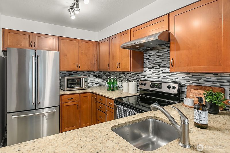 4th image of 1300 W Boston Street #24