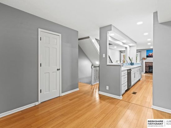 5809 Berkeley Dr APT 6, Lincoln, NE 68512