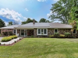 1320 Meeker Rd, Dallas, PA 18612