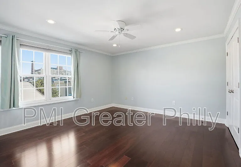 243 Montrose St #103 — Photo 15