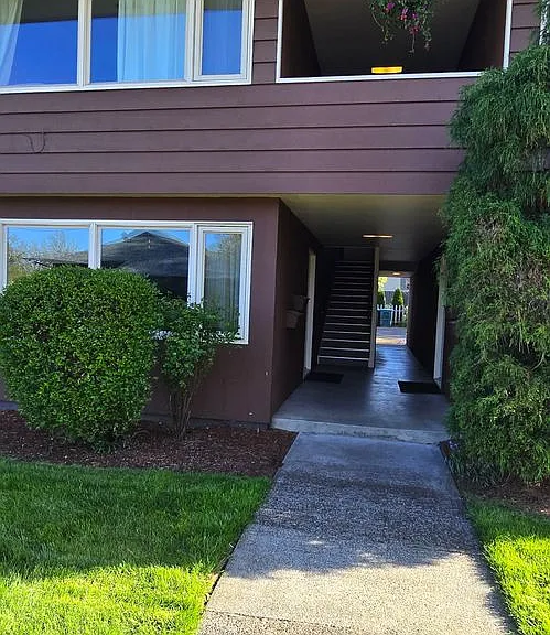 2600-2928 NW Tyler Ave — Photo 12