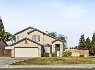 6800 Leaf Valley Dr, Bakersfield, CA 93313