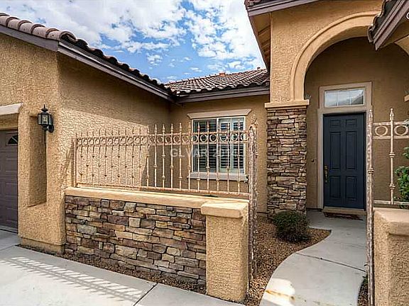 5th image of 10270 Hawks Wing St
