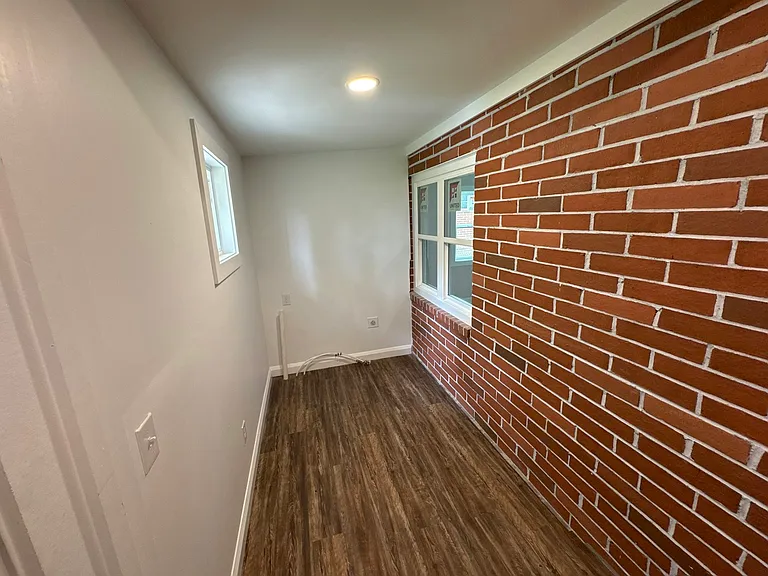 704 Covington Ave — Photo 9