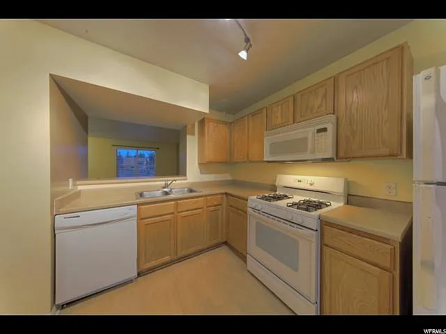 386 W 500 N — Photo 19