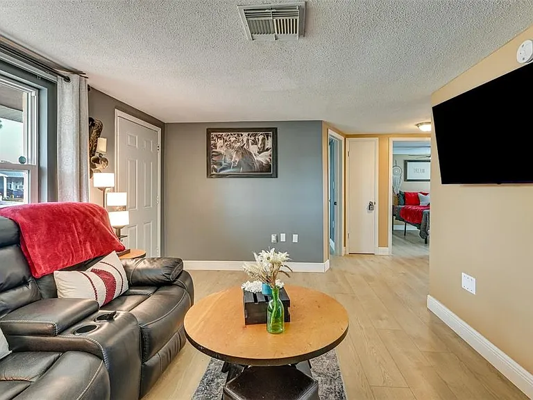9746 Lake Chrise Ln — Photo 4