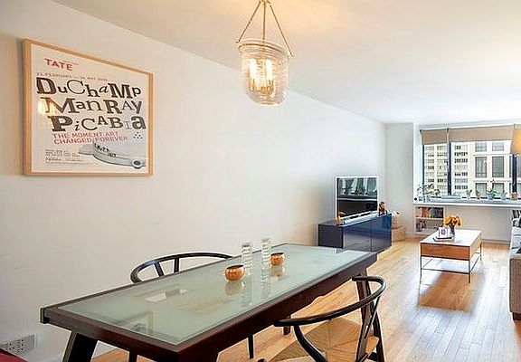 3rd image of 30 W 61st St APT 10G