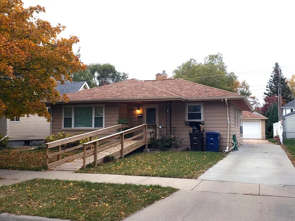 1028 E 4th Ave, Mitchell, SD 57301
