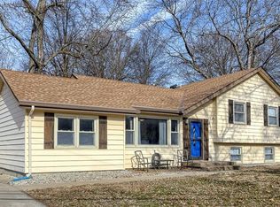 502 NW Ward Ln, Lees Summit, MO 64063