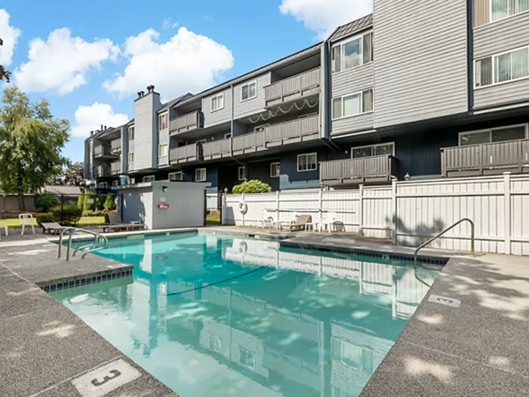 Oak Terrace — Photo 8