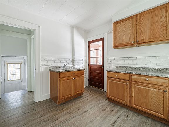 3rd image of 19 Garland Ave