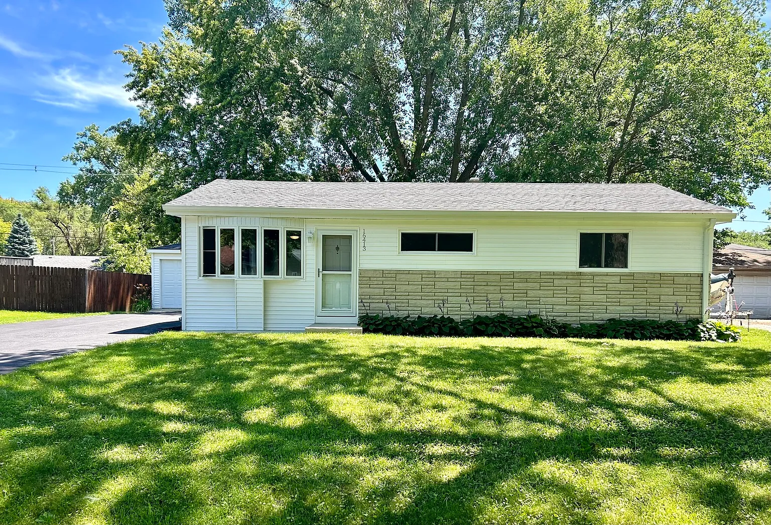 16413 Trumbull Ave photo 1