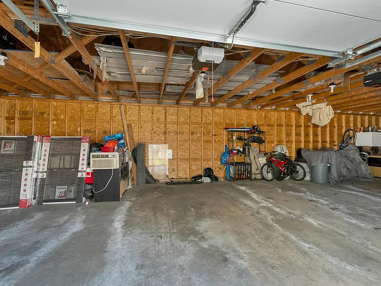 32 Suffolk Ct — Photo 36