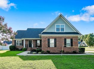 254 Thorncliff Dr, Raeford, NC 28376