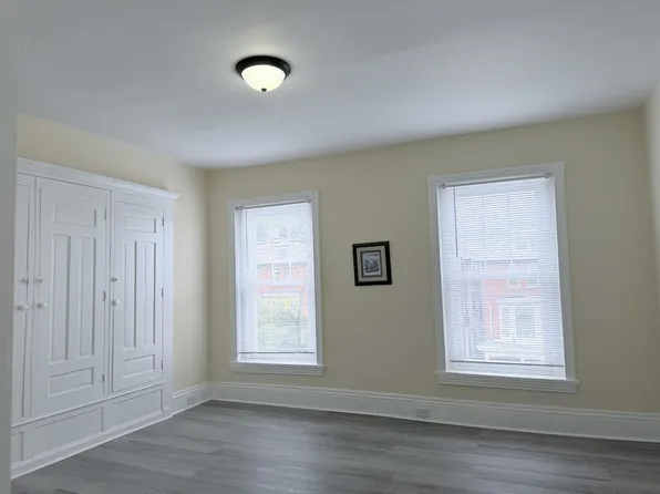 233 S 45th St #2F, Philadelphia, PA 19104