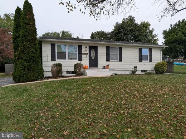 3855 Stuart Dr, York, PA 17402