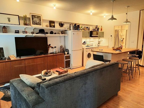 4th image of 138 Fulton St APT 4B
