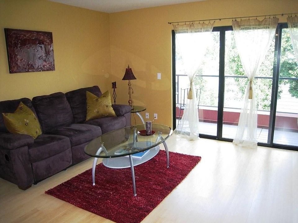 Spacious living room