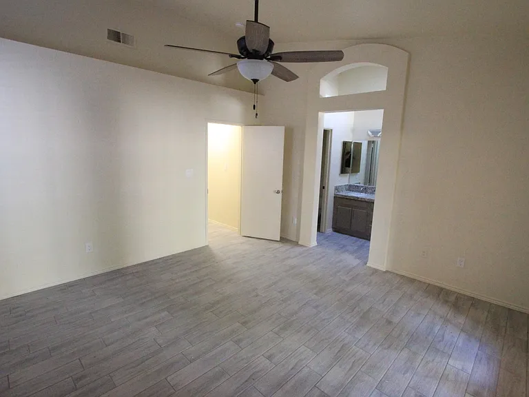 1104 Sand Creek Dr — Photo 11